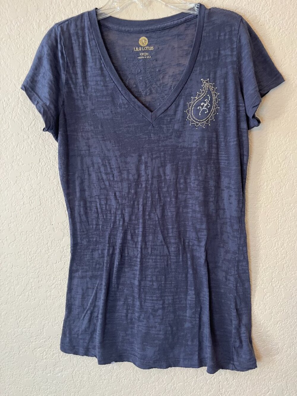 Lily Lotus size large t-shirt.